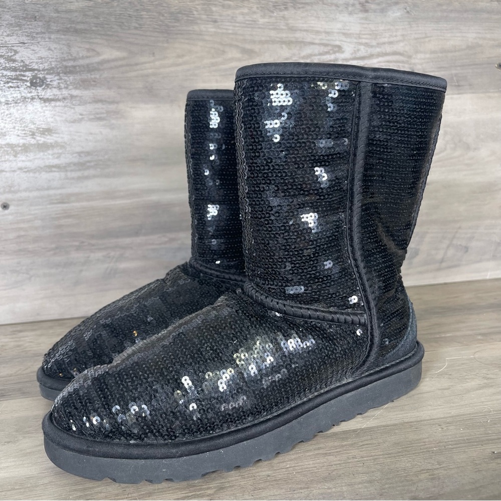 UGG Women’s 7 Black Sequins Classic Short Boots Sheepskin Lined Pull On